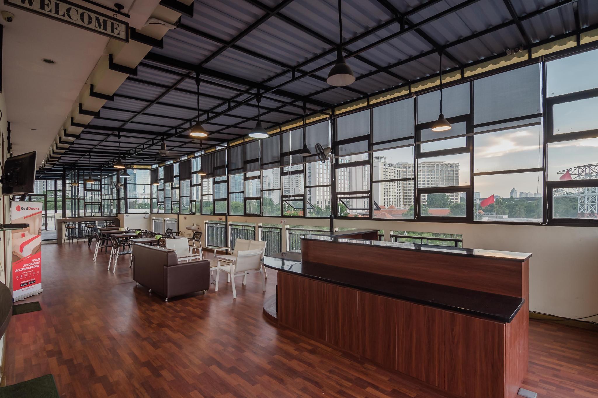 RedDoorz Plus near Semanggi Jakarta Exterior foto