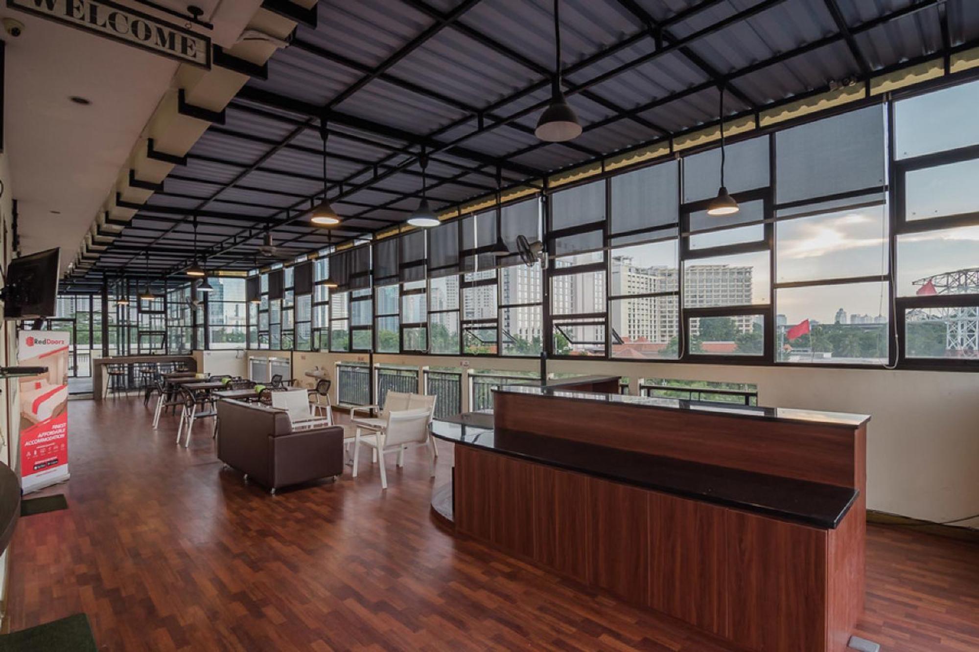 RedDoorz Plus near Semanggi Jakarta Exterior foto